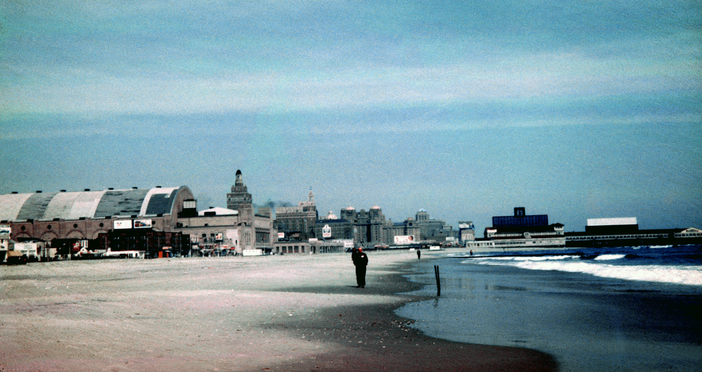 Walking the beach at Atlantic City in 1961 - long before the casinos popped up.

Photo: Don Hall, Sr.

Don Hall
Yreka, CA
